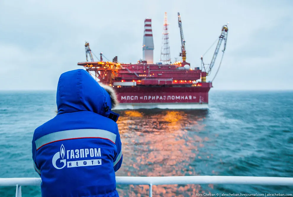 1677_How-extract-oil-in-the-Arctic-on-the-Prirazlomnaya-platform-35