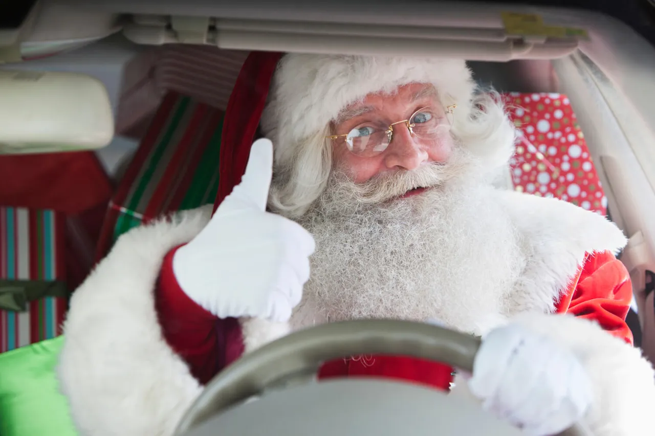 6273_santa-holiday-travel